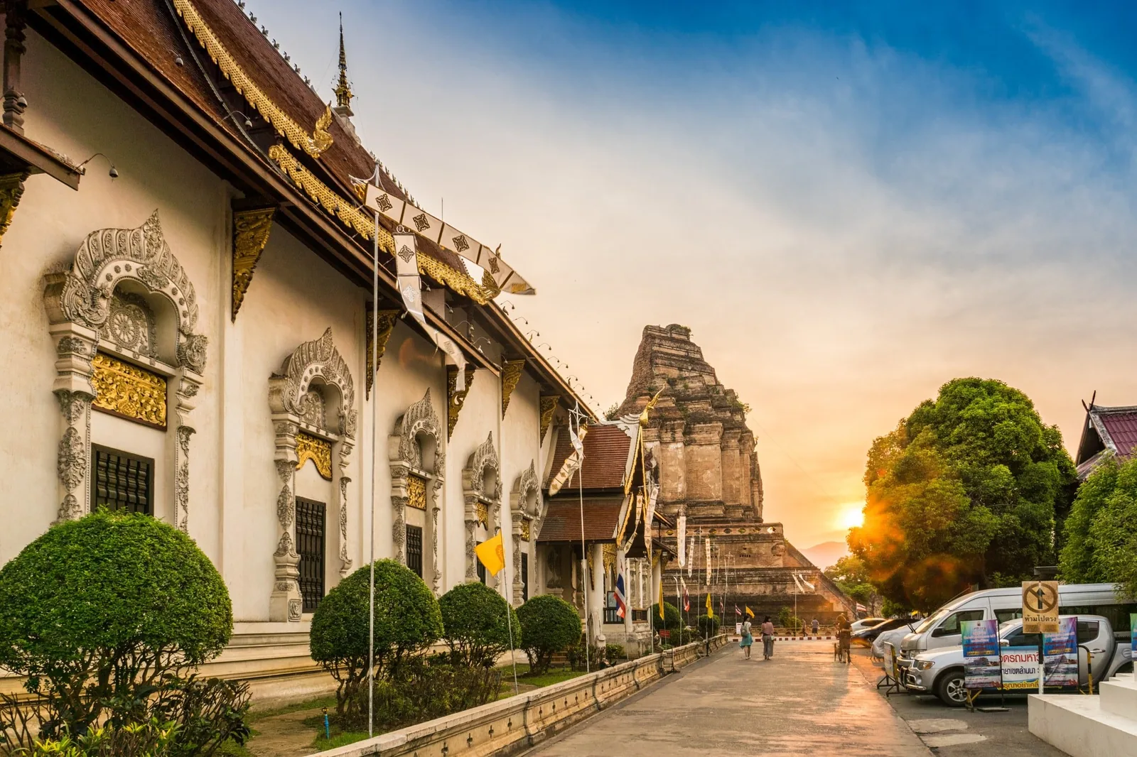 Sunset light falls on the ornate temple hall and ancient chedi of Wat Chedi Luang in Chiang Mai.